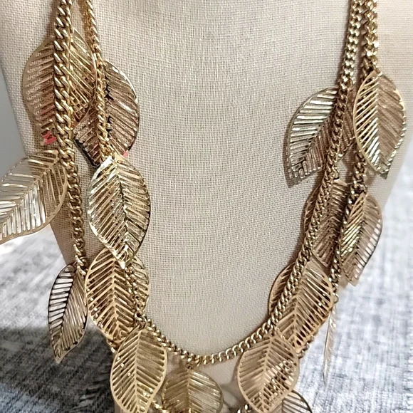 Cottagecore Gold Leaf Necklace 28" NWOT - Picture 2 of 3